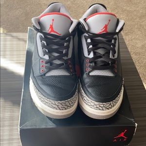 Retro Jordan 3 black cement